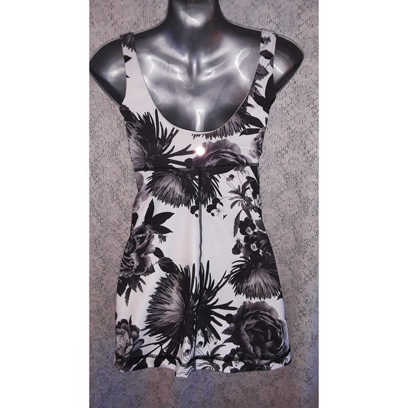 Lululemon Sz 4 Athletica ARIA Tank Top Brisk Bloom Floral EUC - Picture 6 of 9